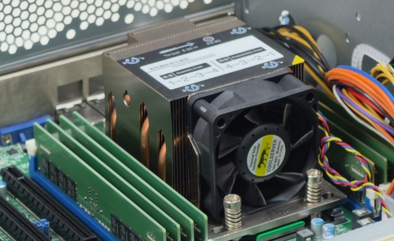 工控机 vs 服务器：为什么关键业务必须用“贵”的硬件？ | 广州华颉科技